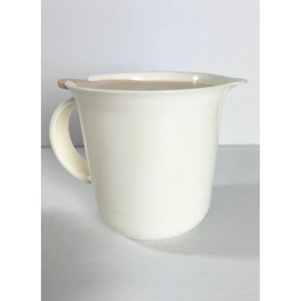 Vintage‎ Tupperware Creamer and Sugar Set - creamy white,beige/pinkish lid 1980s
